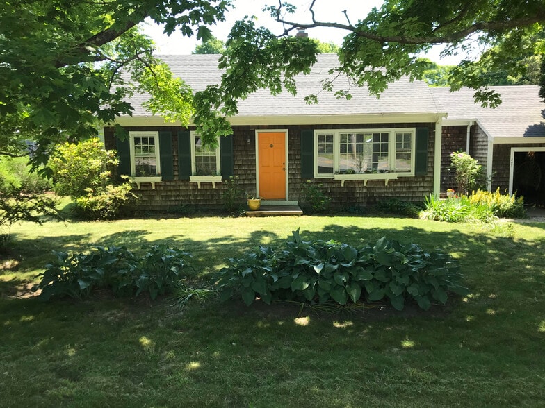 Primary Photo - 243 Gifford St
