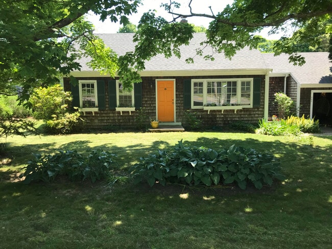 Building Photo - 243 Gifford St