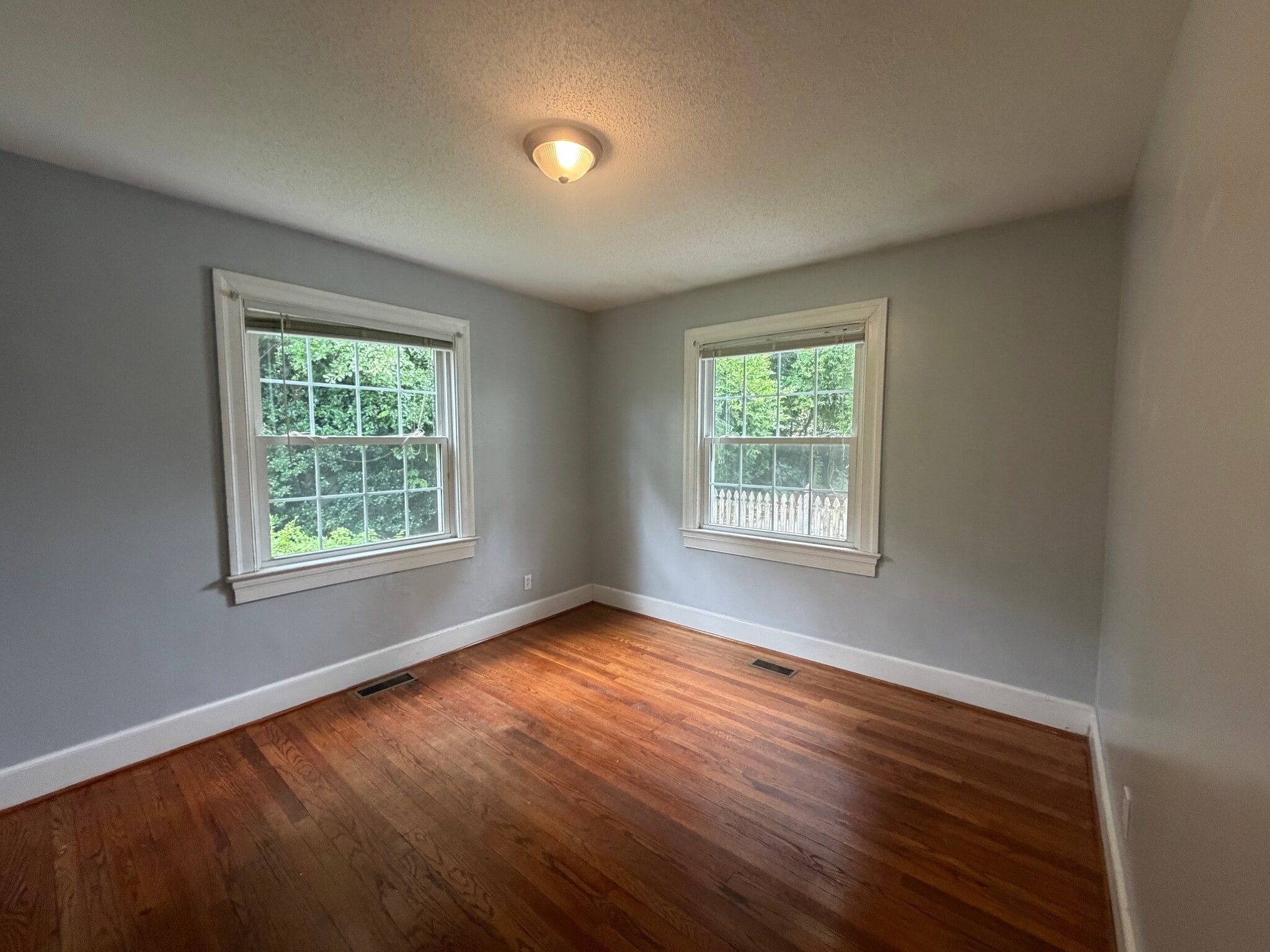 Building Photo - 905 Rountree Ave