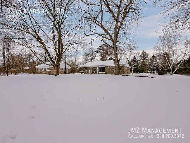 Building Photo - Welcome to this beautiful and cozy 3 bedro...