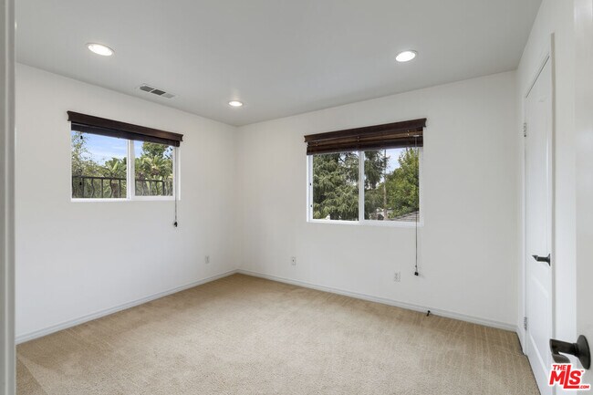 Building Photo - 14321 Hortense St