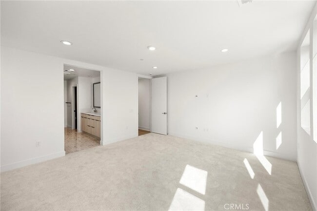 Building Photo - 164 Apron