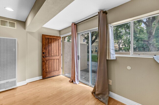 Building Photo - $500 Move In Special - Studio in the Venetian Community in UTC w/ Parking Included!