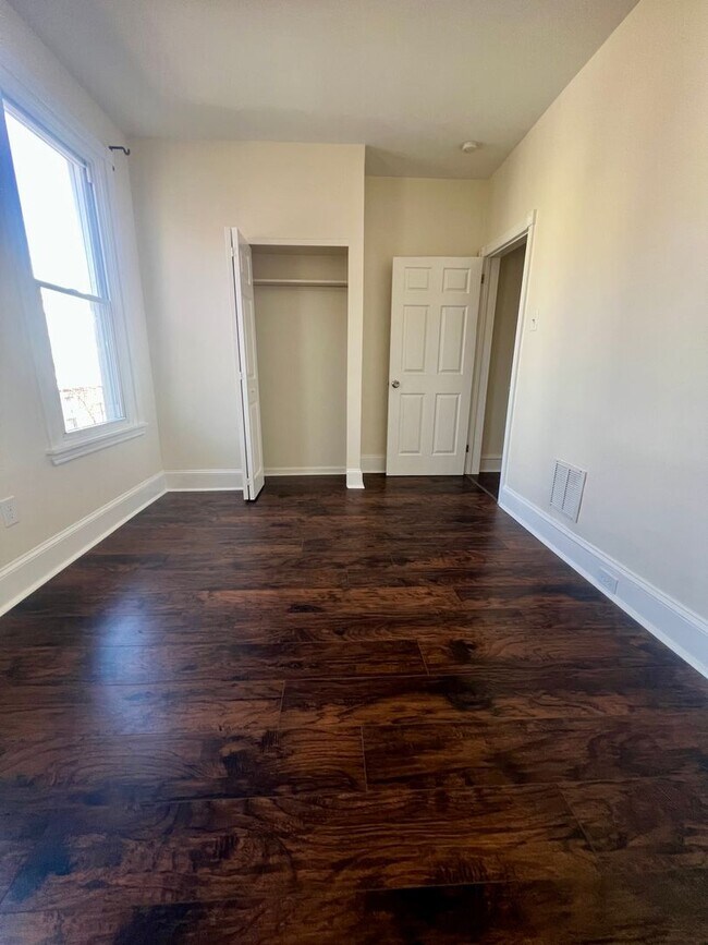 Building Photo - Stunning 3-Bedroom Townhome by LaSalle! Available NOW!