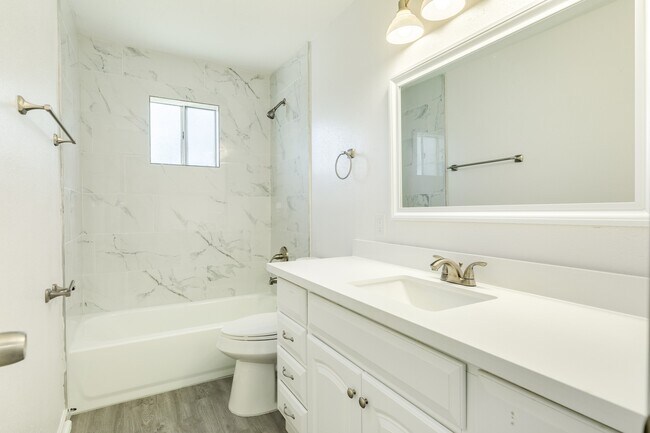 Building Photo - 124 Sage St