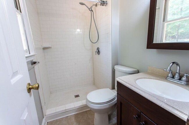 Building Photo - 321 Oak Meadows Dr