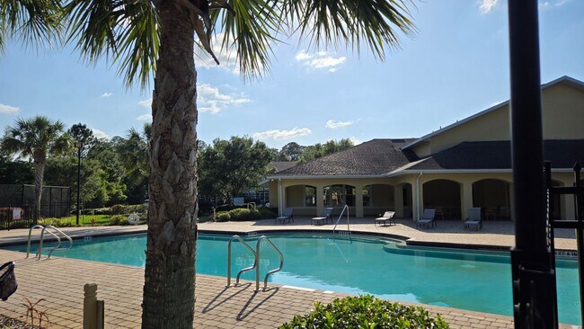 Building Photo - 4BR/2BA in Sorrento with large, fenced-in ...