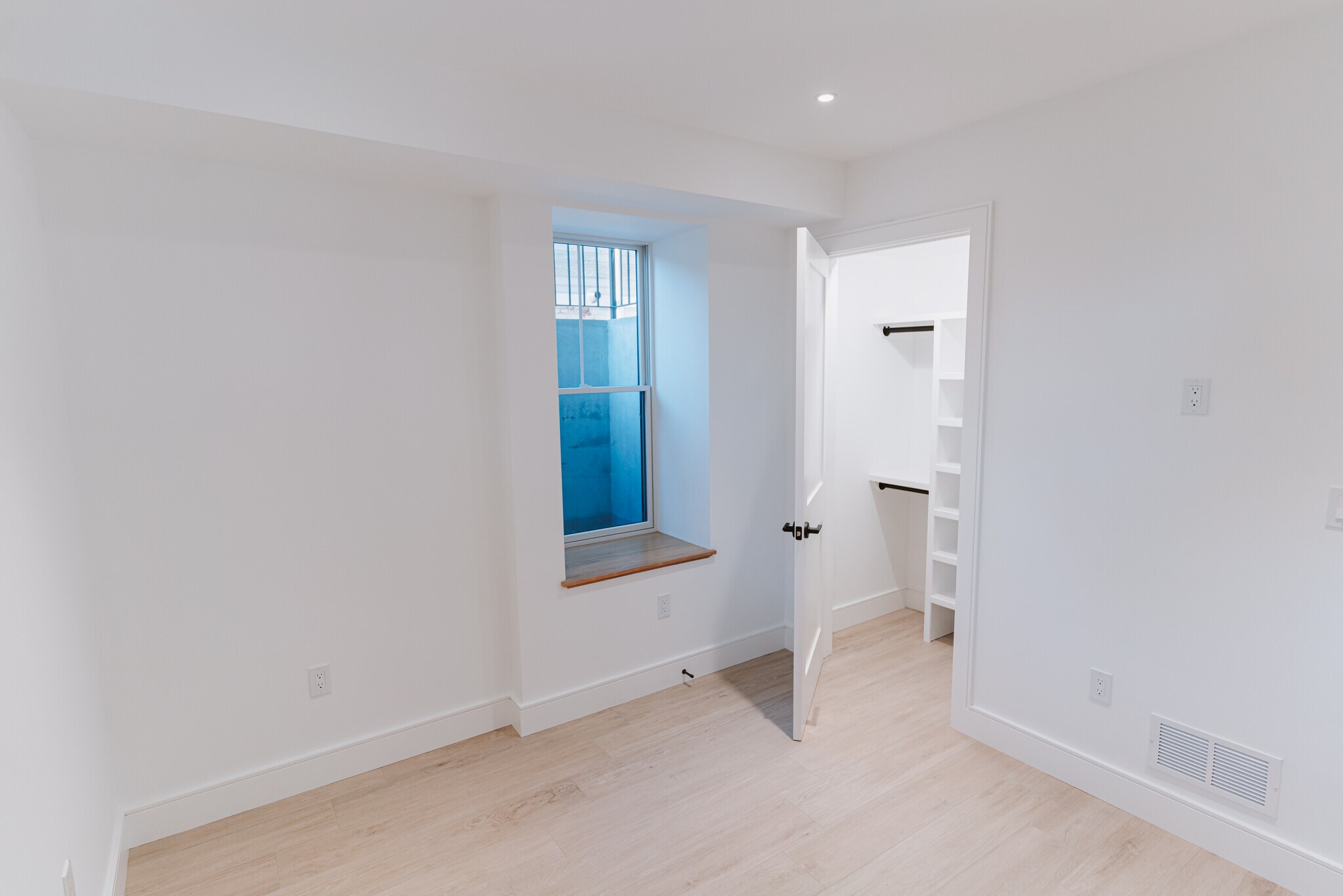 Building Photo - 5 Thurston St