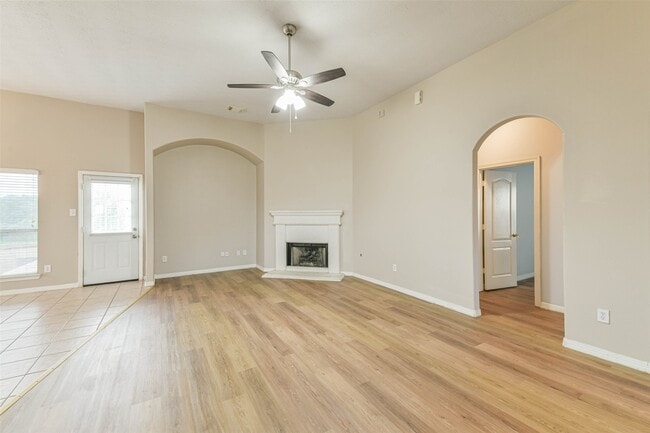 Building Photo - 2212 Highland Crossing Dr