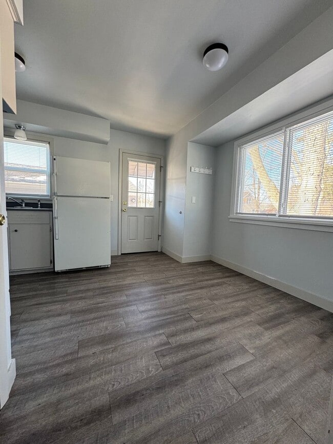 Building Photo - Beautiful 3 Bedroom 1 Bath Ranch Style Sin...