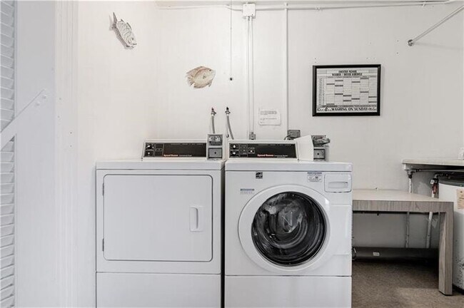 Building Photo - 2840 NE 33rd Ct