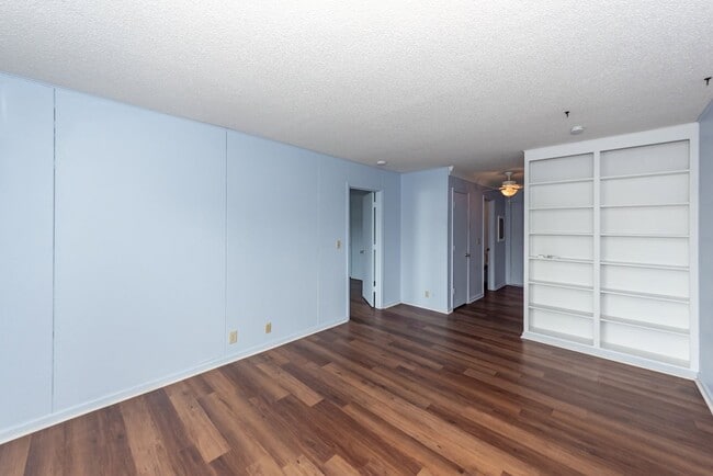 Building Photo - 1 Bedroom, 1 Bathroom Condo in Downtown Charleston - Charleston