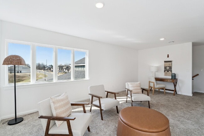 Building Photo - Fully Furnished 4 Bedroom + Bonus Room