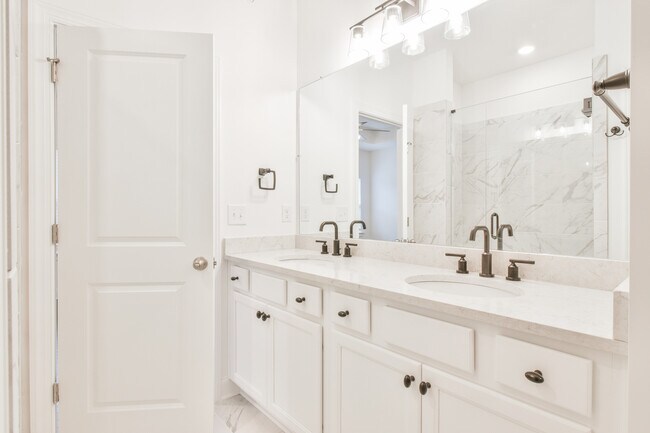 Building Photo - 6528 Beacon Dr