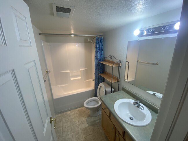 Building Photo - 5259 W 9th St Dr