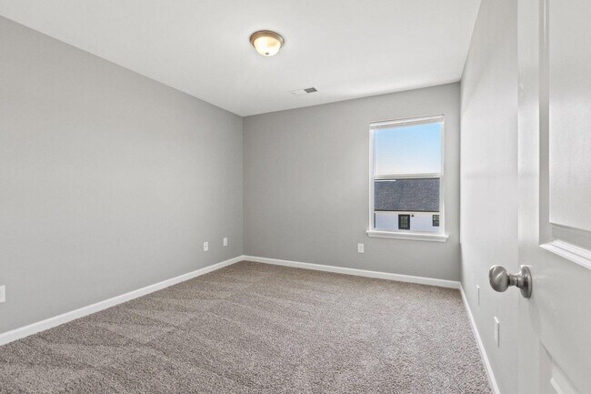 Building Photo - 227 Jared Parker Wy