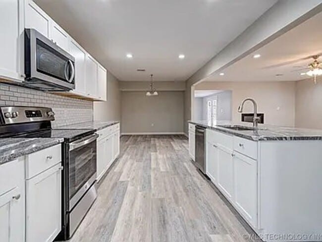 Building Photo - Spacious and Updated Three Bedroom Home with Large Backyard!!