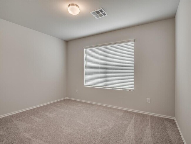 Building Photo - 1009 S Colt Ln