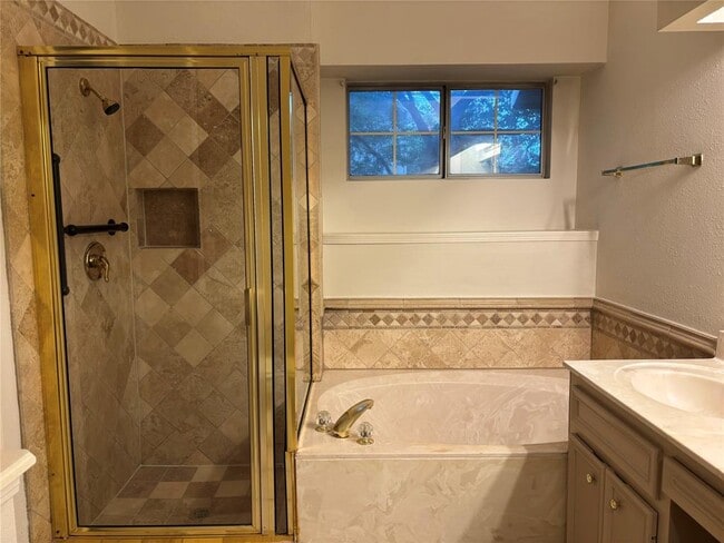 Building Photo - 4500 Abelia Dr