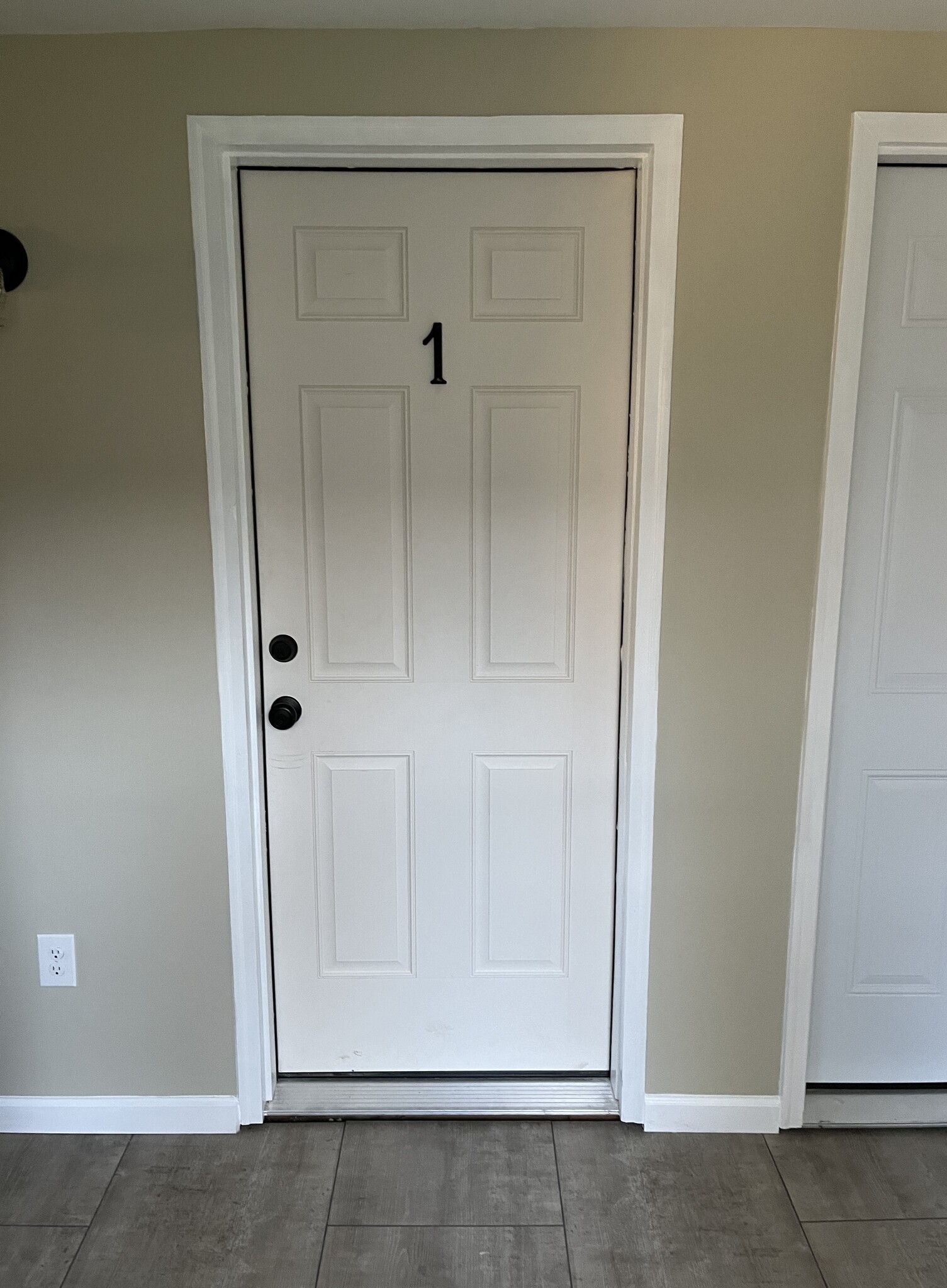 Apartment door from interior hallway - 173 S Main St