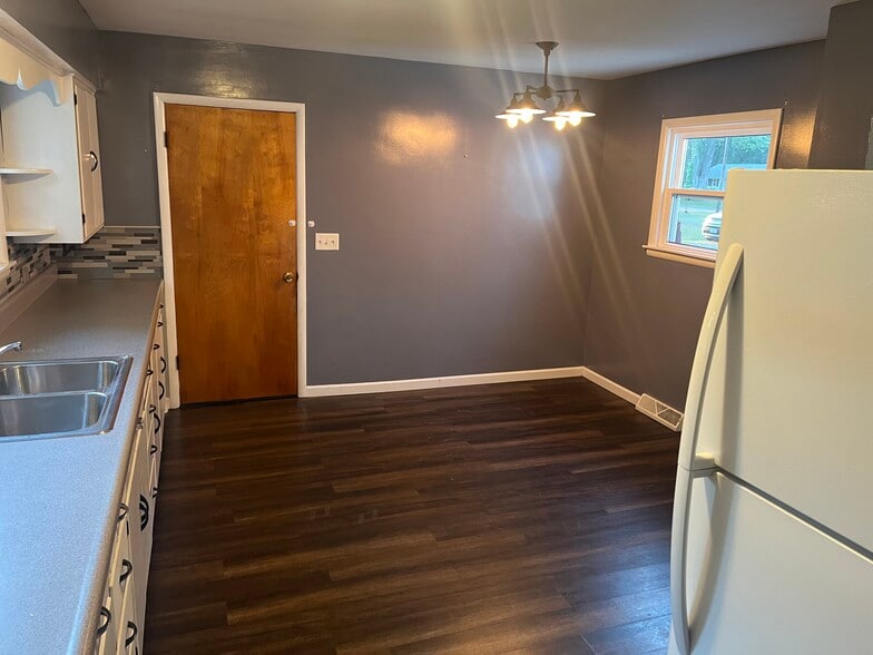 Kitchen - 112 Parkside Dr