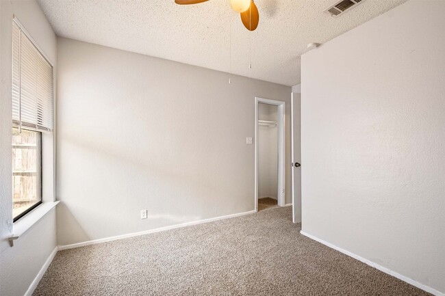 Building Photo - 1108 Peach Tree Cove