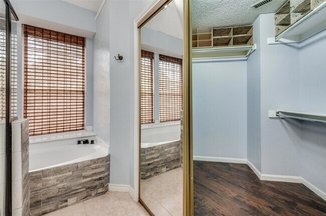 Building Photo - 7700 Windmere Ct