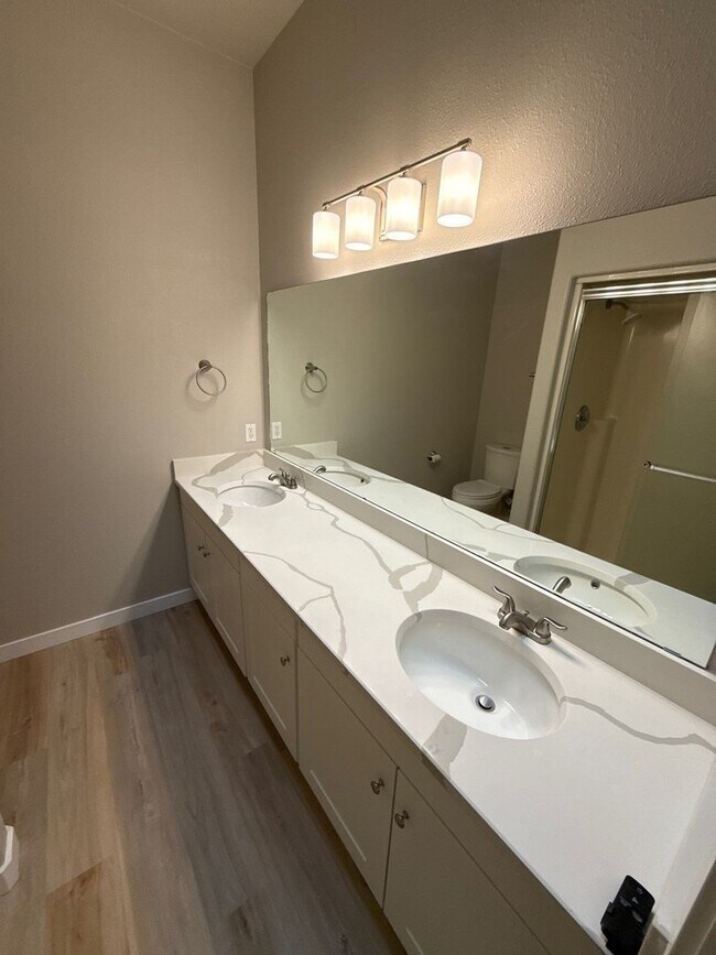 Building Photo - 5647 SW Windflower Dr
