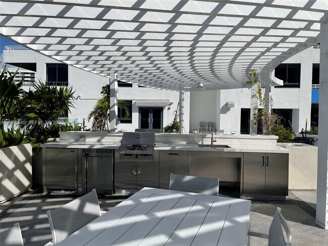 Building Photo - 1330 West Ave