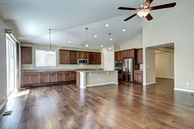 Building Photo - Location! Villages at Castle Rock 3bed/2.5...