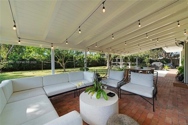 Building Photo - 16102 SW 98th Ave