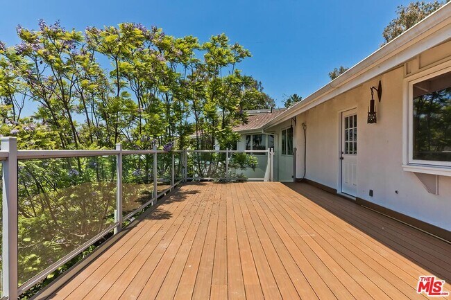 Building Photo - 9354 Claircrest Dr