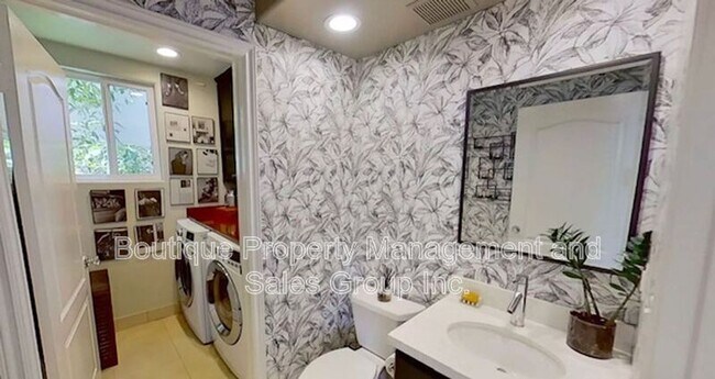 Building Photo - 445 1/2 Begonia Avenue