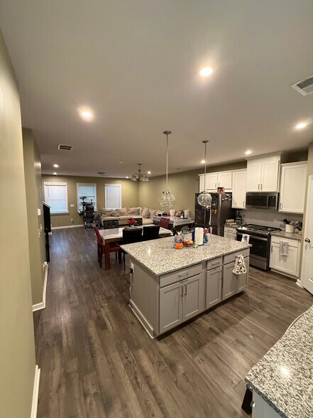 Building Photo - 3598 Hidden Valley Cir