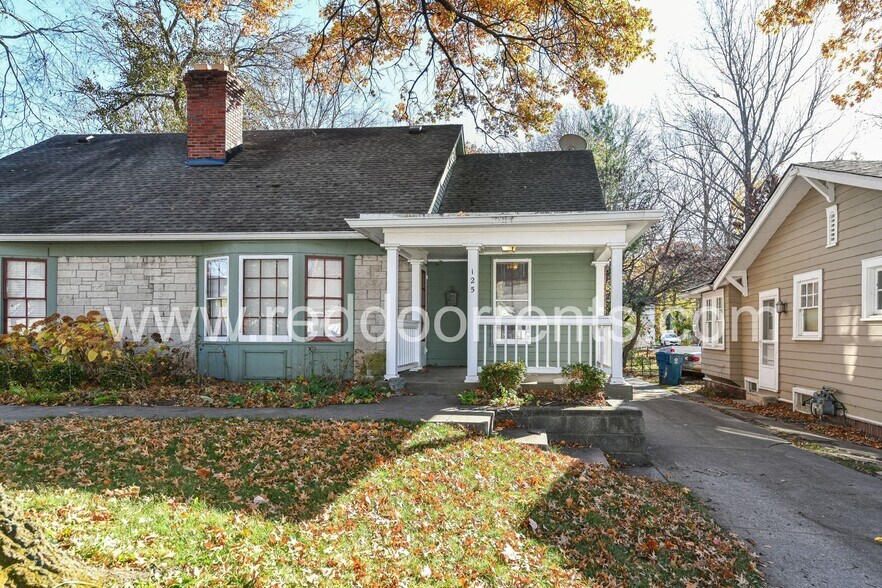 Building Photo - 125 E 49th St