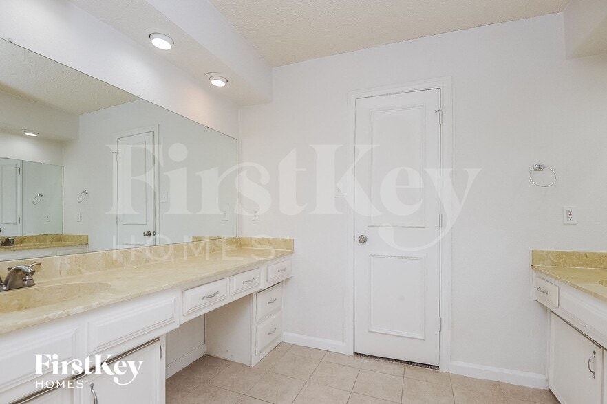 Building Photo - 1628 Reno Run