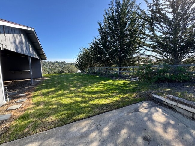 Building Photo - 2 Bedroom 1 Bathroom ADU