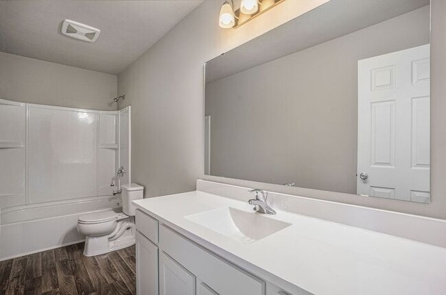 Building Photo - 412 Eastwood Dr