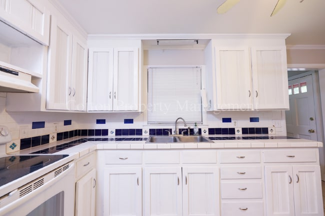 Building Photo - 522 N 25th St