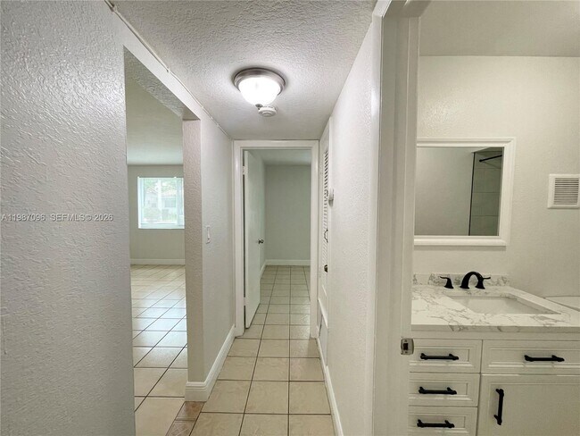 Building Photo - 17255 SW 95th Ave