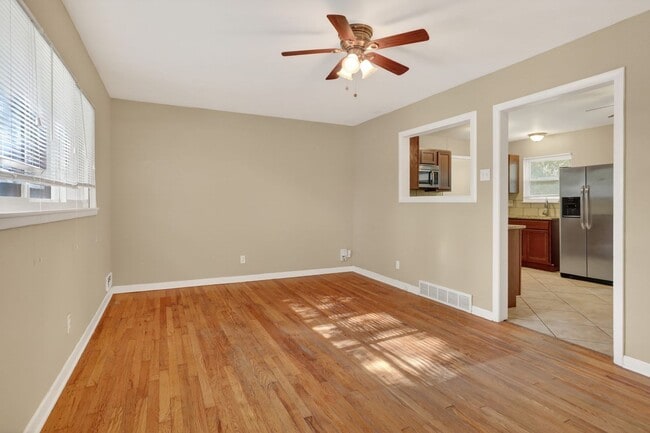 Building Photo - Unbeatable Prairie Village Location - 3BR/1BA Home, Fully Fenced Yard, Laundry Hook Ups, Attached...