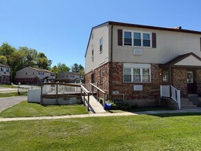 Building Photo - 2 Bed - Aston