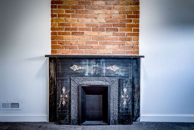 Building Photo - 19 Allen St