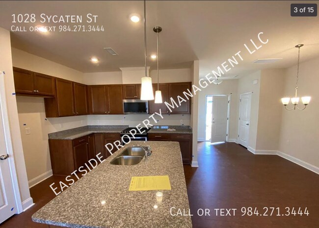 Building Photo - 1028 Sycaten St