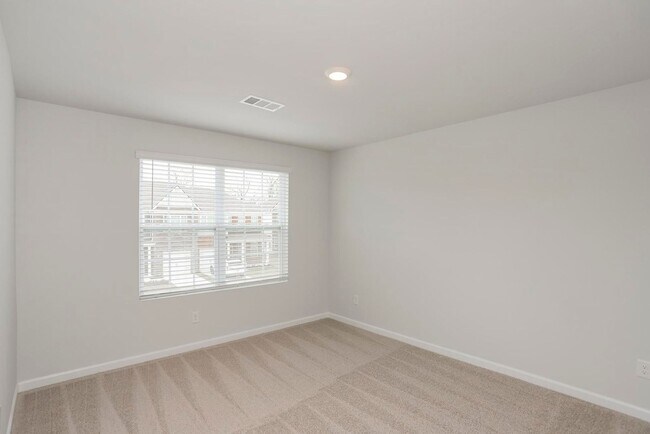 Building Photo - 250 Hazel Ln