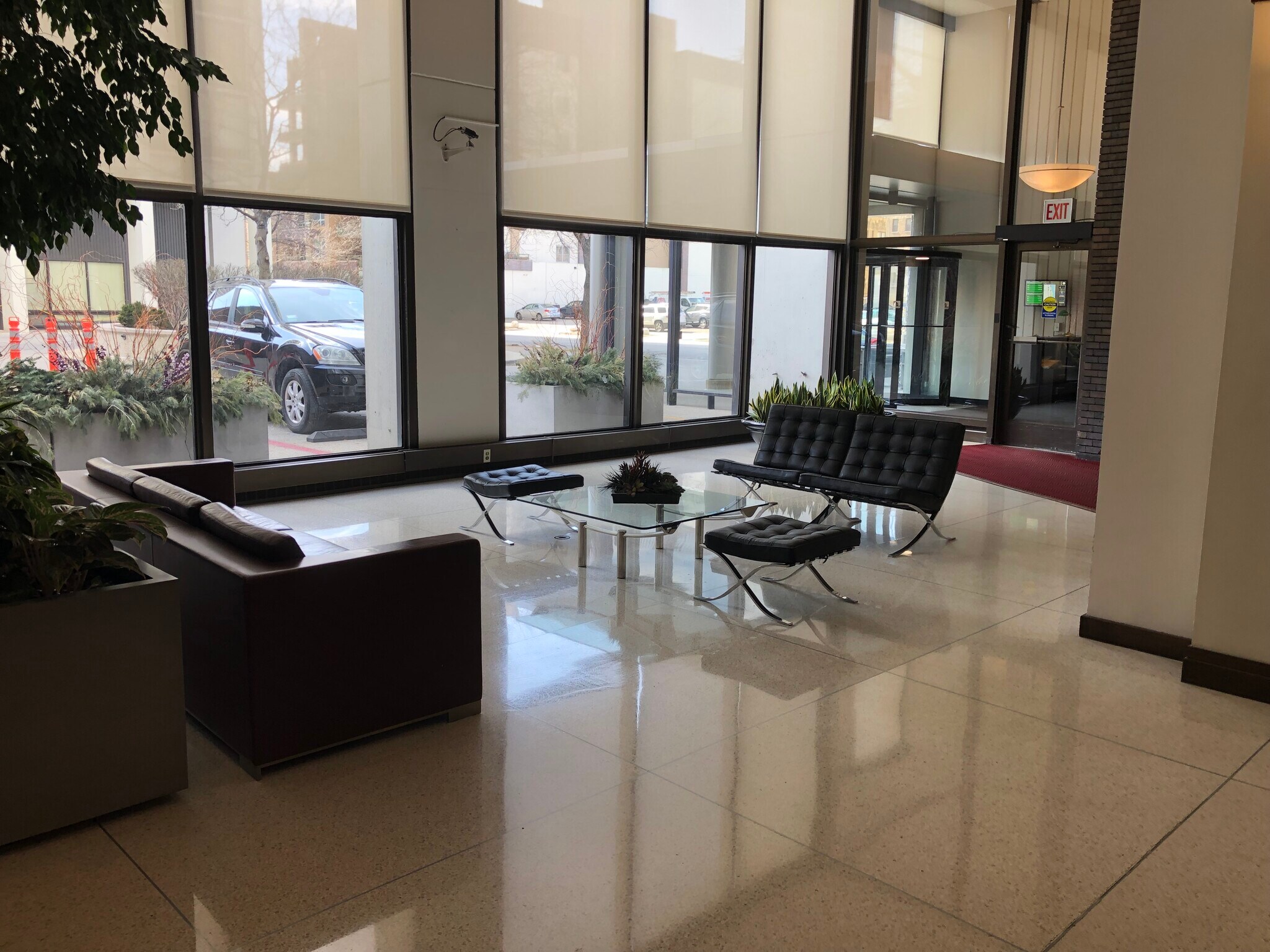 Lobby - 5455 N Sheridan Rd