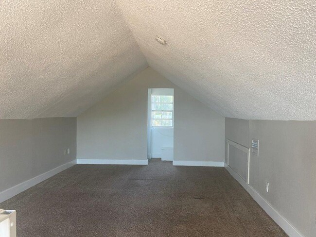 Building Photo - 741 W Osceola St