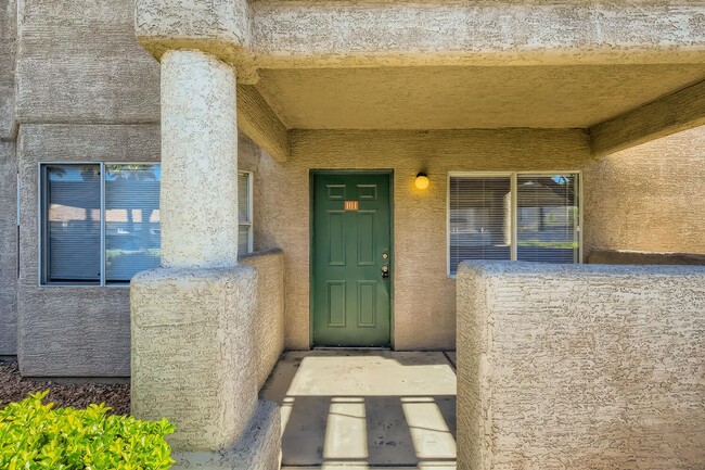 Building Photo - Bright & Open 2 Bed, 2 Bath Condo in Las V...