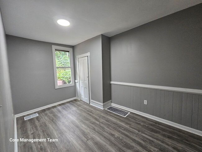 Building Photo - Fully rehabbed 2 bed 1 bath in the south s...