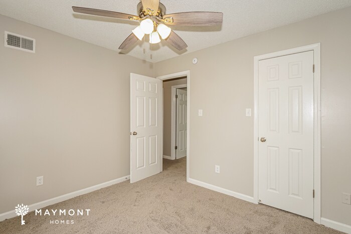 Building Photo - 3970 Almond Cove